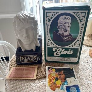Elvis Presley Bust - Limited Edition
Decanter in original box with paperwork